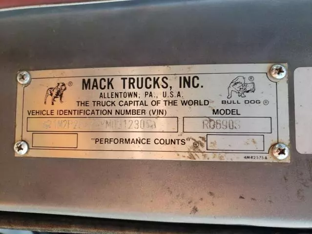 2000 Mack 600 RD600