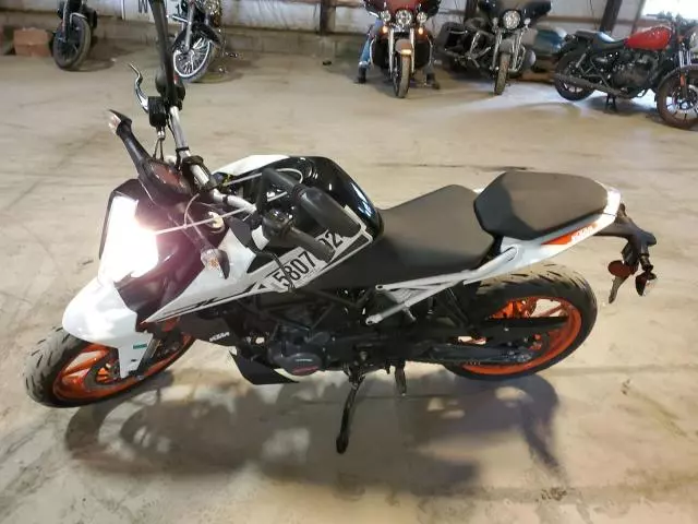 2022 KTM 200 Duke