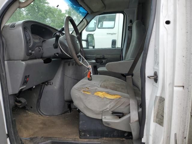 2005 Ford Econoline E350 Super Duty Cutaway Van