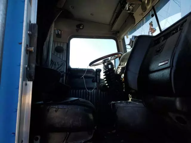 2005 Kenworth Construction T600