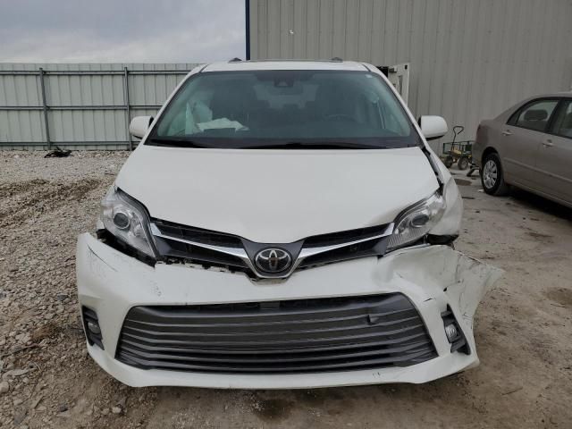 2020 Toyota Sienna XLE