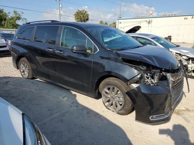 2022 Toyota Sienna XLE