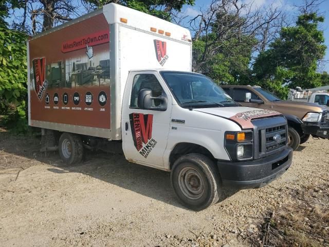 2010 Ford Econoline E350 Super Duty Cutaway Van