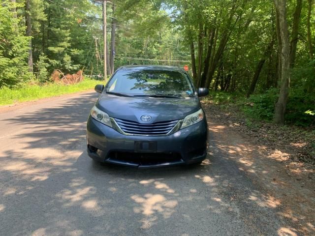 2016 Toyota Sienna LE