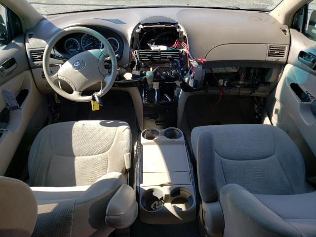 2004 Toyota Sienna CE