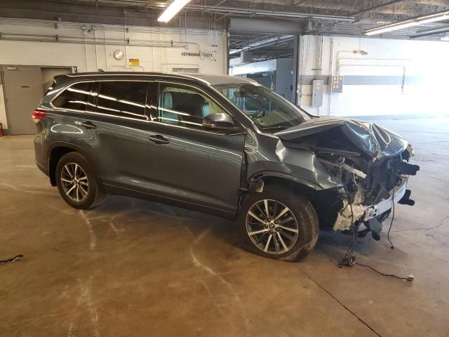 2017 Toyota Highlander SE