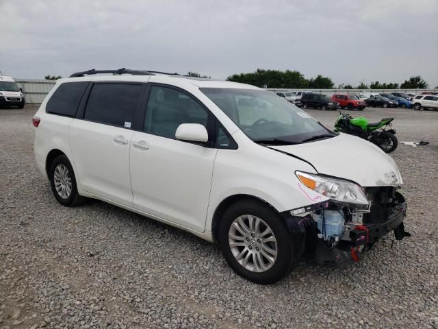 2017 Toyota Sienna XLE