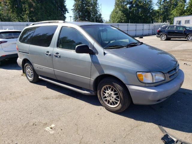 1999 Toyota Sienna LE