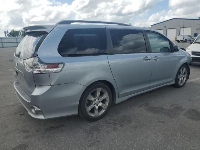 2011 Toyota Sienna Sport