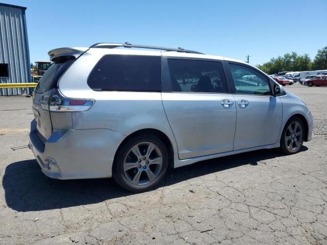 2015 Toyota Sienna Sport