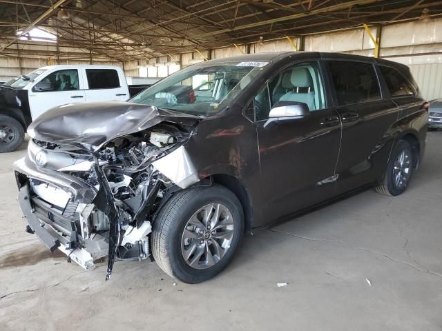 2024 Toyota Sienna LE