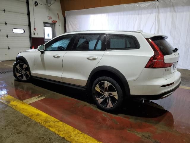 2023 Volvo V60 Cross Country Plus