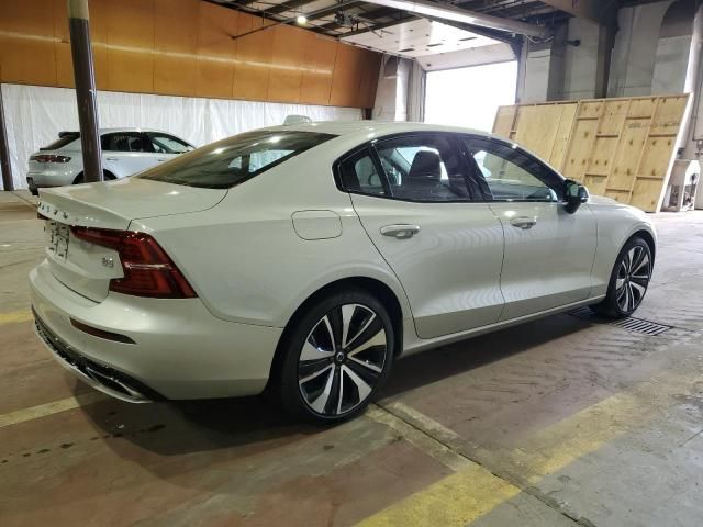 2022 Volvo S60 B5 Momentum