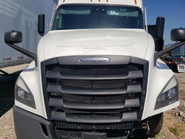 2021 Freightliner Cascadia 126