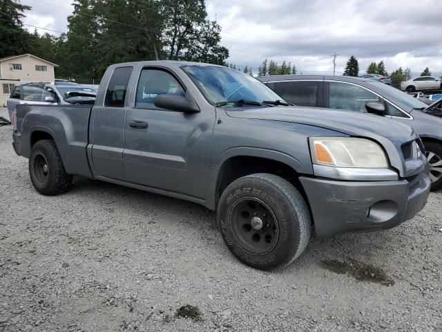 2008 Mitsubishi Raider LS