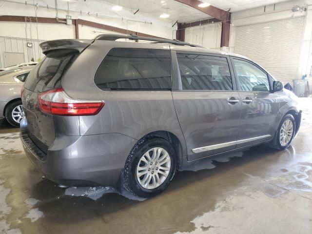 2017 Toyota Sienna XLE