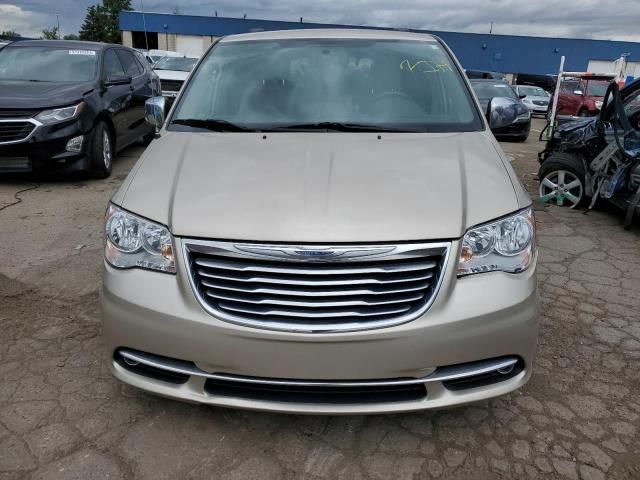 2016 Chrysler Town & Country Touring L