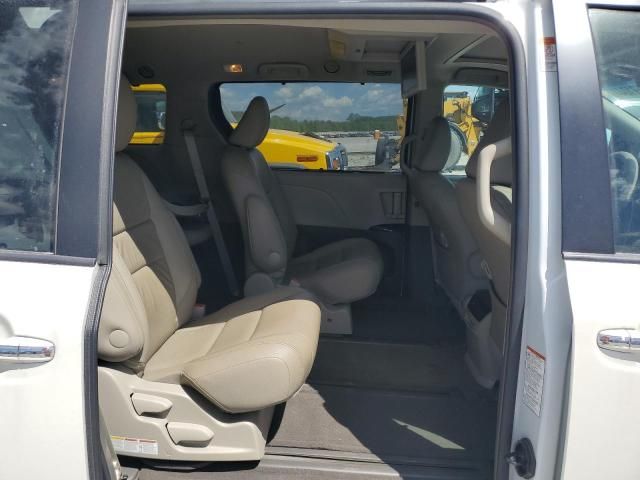 2017 Toyota Sienna XLE