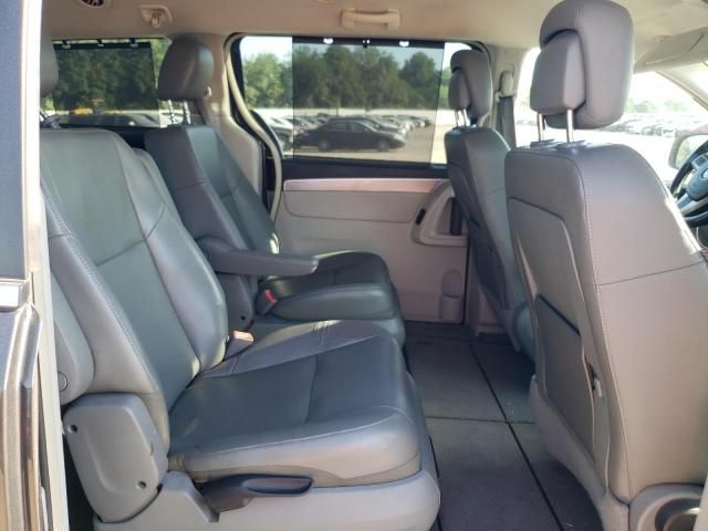 2012 Volkswagen Routan SE