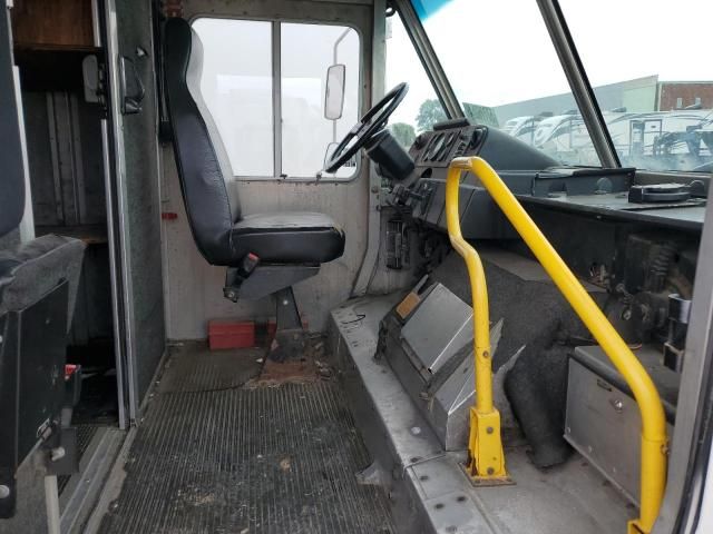 1999 Freightliner Chassis M Line WALK-IN Van