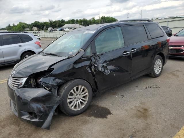 2016 Toyota Sienna XLE