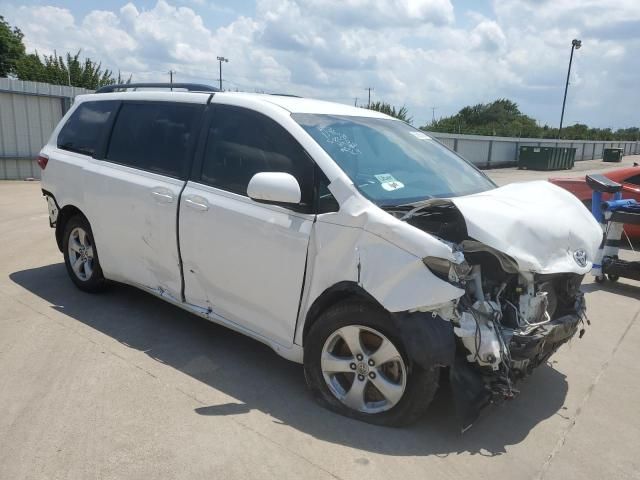 2017 Toyota Sienna LE