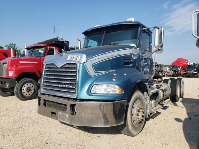 2017 Mack 600 CXU600