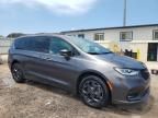 2022 Chrysler Pacifica Hybrid Limited