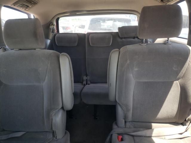 2004 Toyota Sienna CE