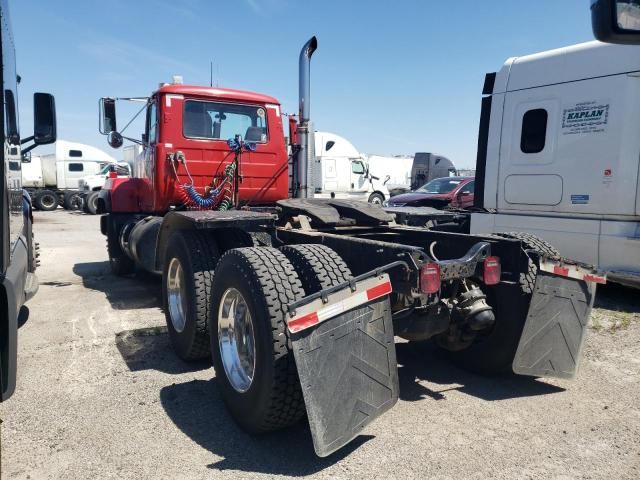 2000 Mack 600 RD600