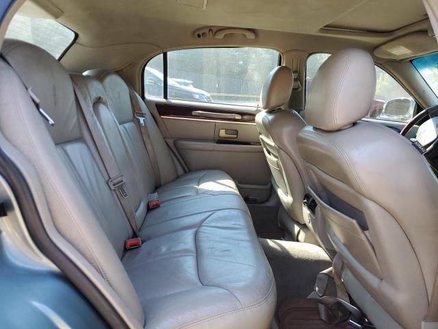 2005 Lincoln Town Car Signature Limited