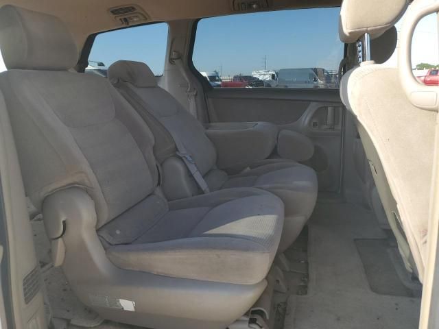 2005 Toyota Sienna CE