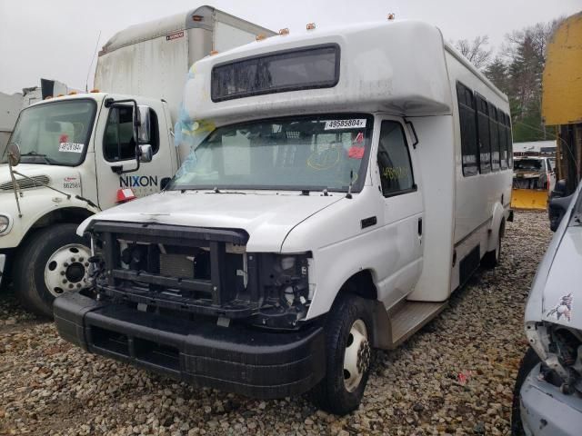 2019 Ford Econoline E450 Super Duty Cutaway Van