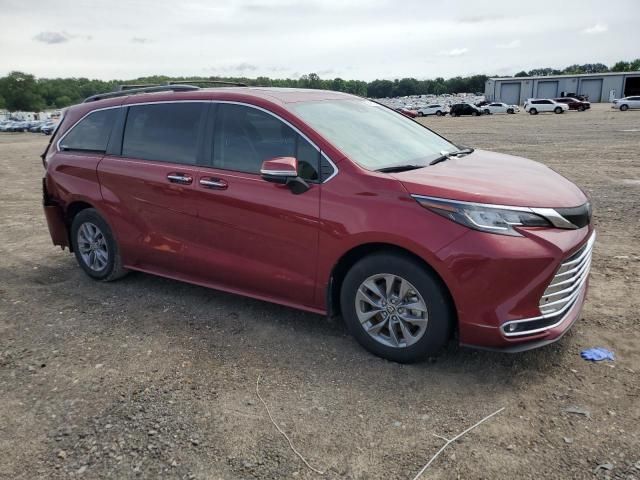 2022 Toyota Sienna XLE