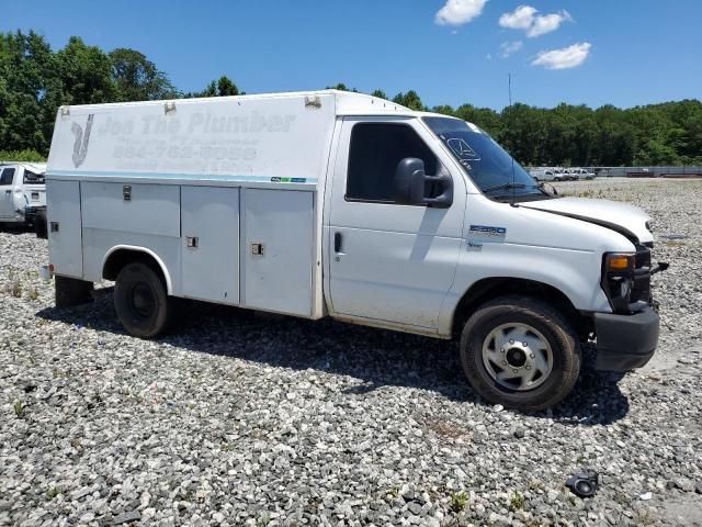 2010 Ford Econoline E350 Super Duty Cutaway Van