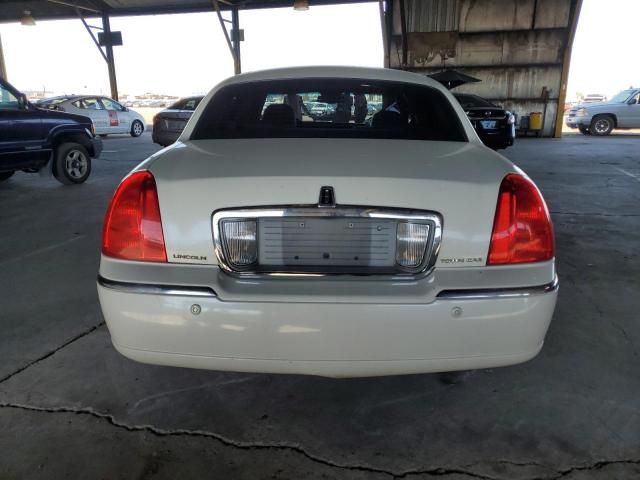 2003 Lincoln Town Car Signature