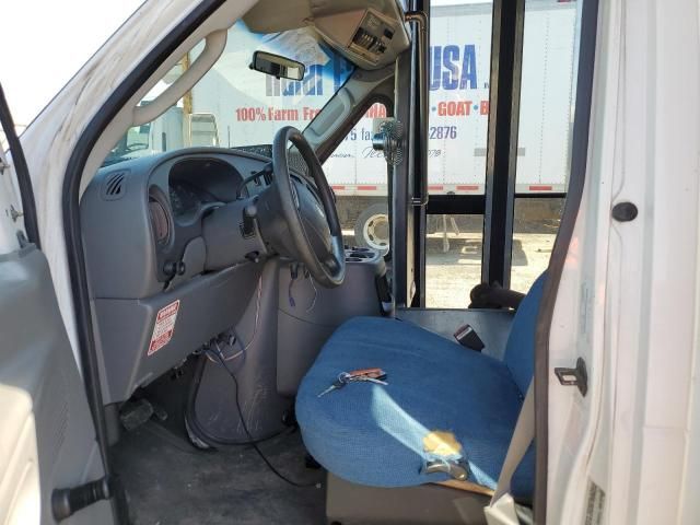 2003 Ford Econoline E450 Super Duty Cutaway Van