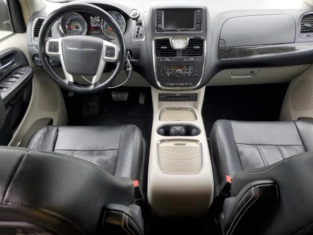 2014 Chrysler Town & Country Touring L