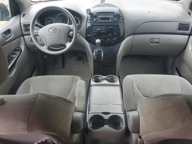 2004 Toyota Sienna CE