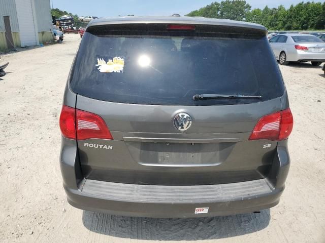 2010 Volkswagen Routan SE