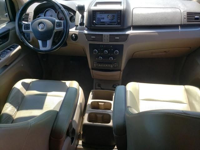 2011 Volkswagen Routan SE