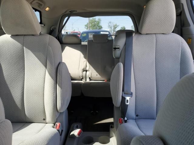 2013 Toyota Sienna LE