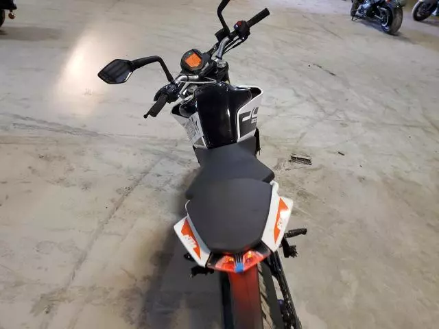 2022 KTM 200 Duke