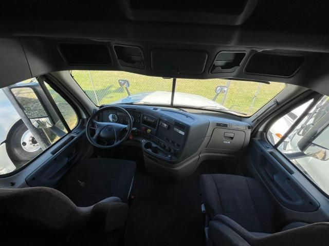 2016 Freightliner Cascadia 125