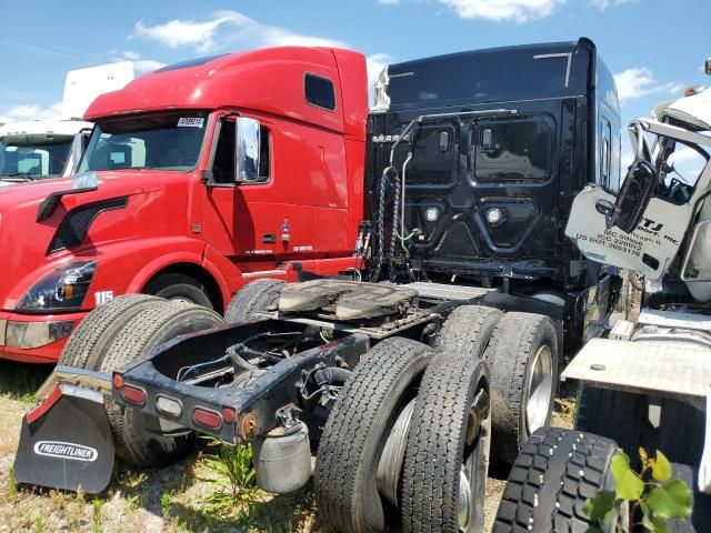 2021 Freightliner Cascadia 126