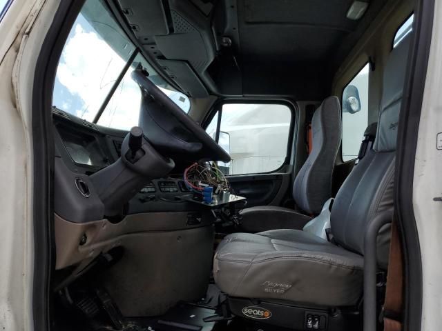 2012 Freightliner Cascadia 113