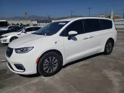 Chrysler Pacifica Vehiculos salvage en venta: 2023 Chrysler Pacifica Hybrid Touring L