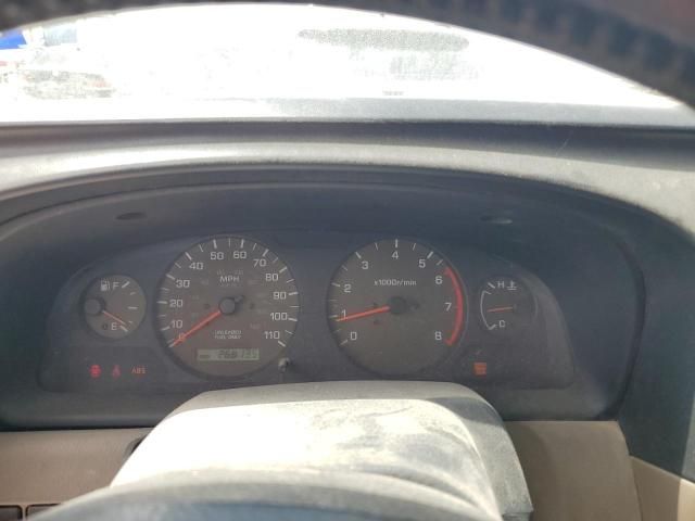 2000 Nissan Frontier Crew Cab XE