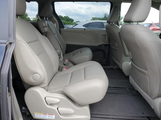 2016 Toyota Sienna XLE