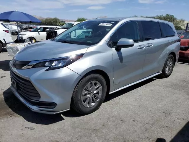 2021 Toyota Sienna LE